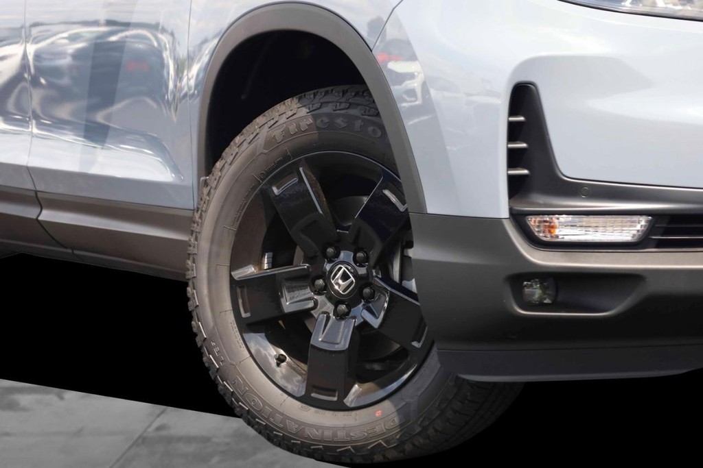 Honda Ridgeline Vehicle Full-screen Gallery Image 3
