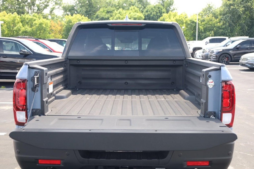 Honda Ridgeline Vehicle Full-screen Gallery Image 7