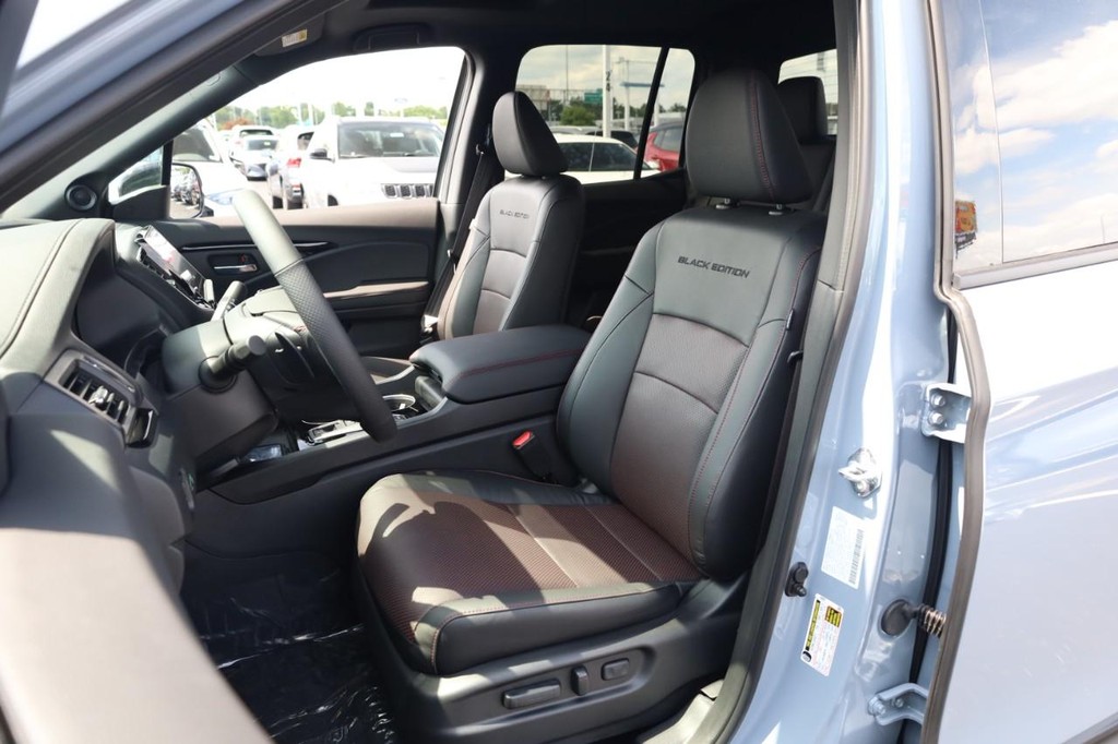 Honda Ridgeline Vehicle Full-screen Gallery Image 8