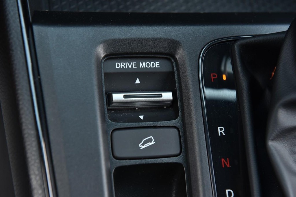 Honda CR-V Hybrid Vehicle Image 17
