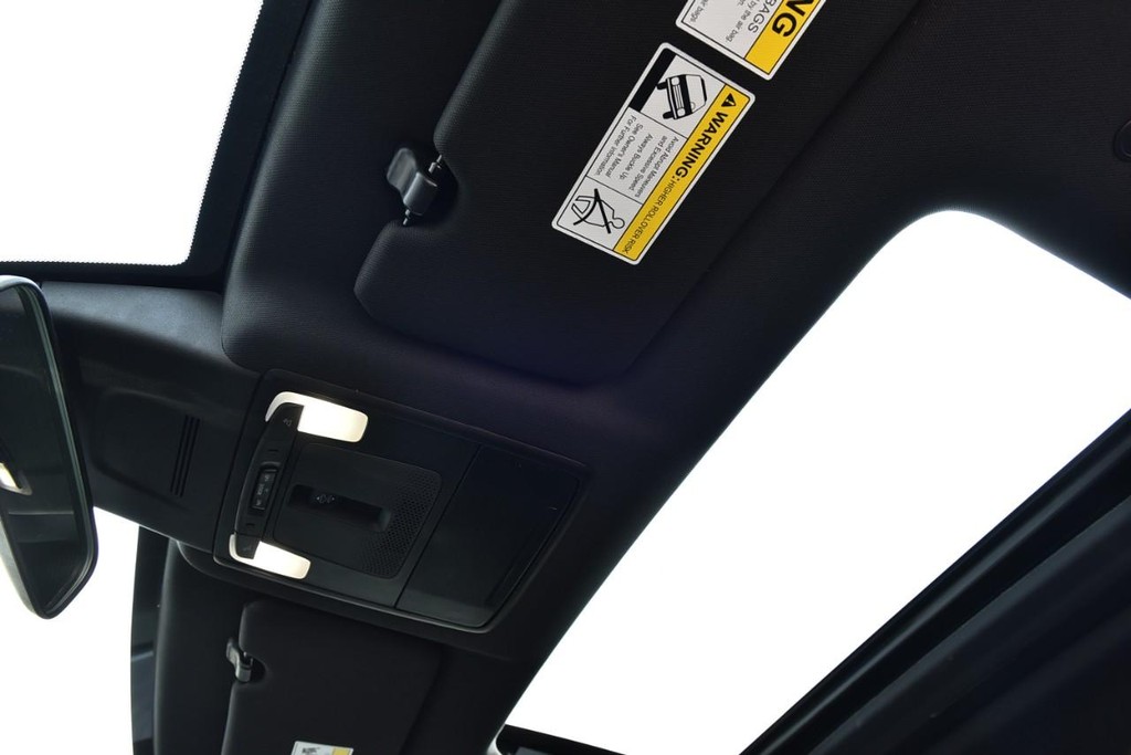 Honda CR-V Hybrid Vehicle Image 22