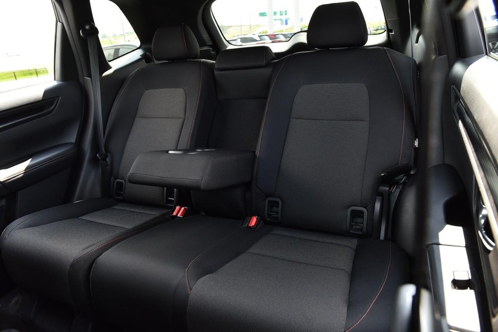 Honda CR-V Hybrid Vehicle Image 23