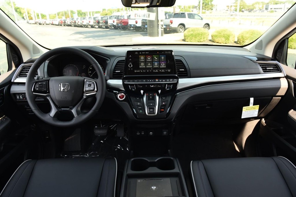 Honda Odyssey Vehicle Full-screen Gallery Image 7