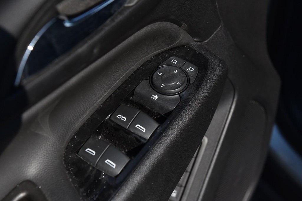 Chevrolet Equinox Vehicle Full-screen Gallery Image 08