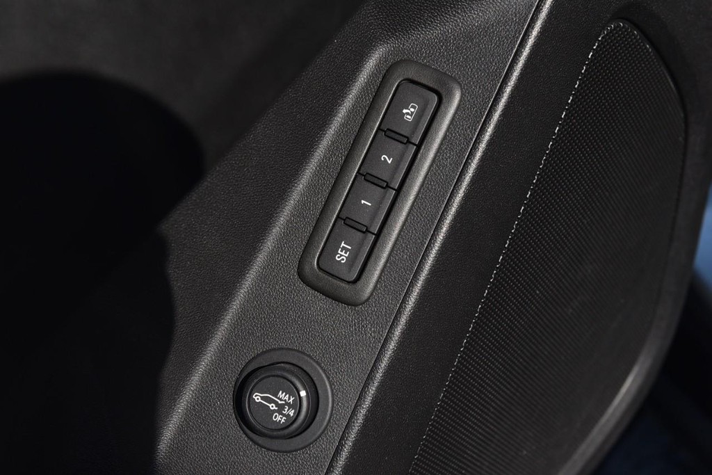 Chevrolet Equinox Vehicle Full-screen Gallery Image 09