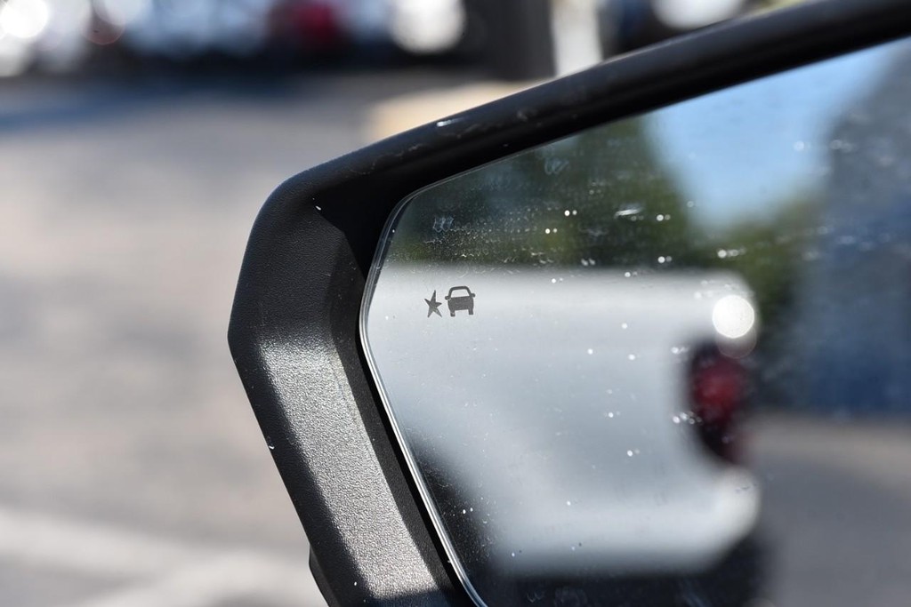 Chevrolet Equinox Vehicle Full-screen Gallery Image 11