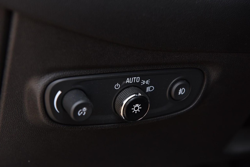 Chevrolet Equinox Vehicle Full-screen Gallery Image 12