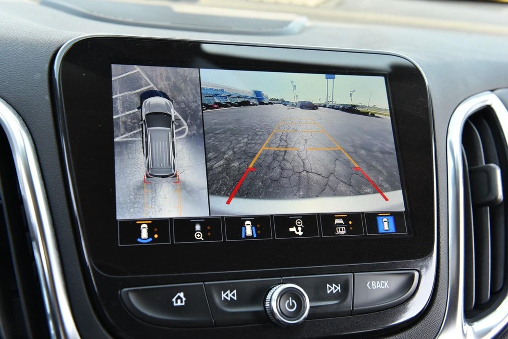 Chevrolet Equinox Vehicle Full-screen Gallery Image 14