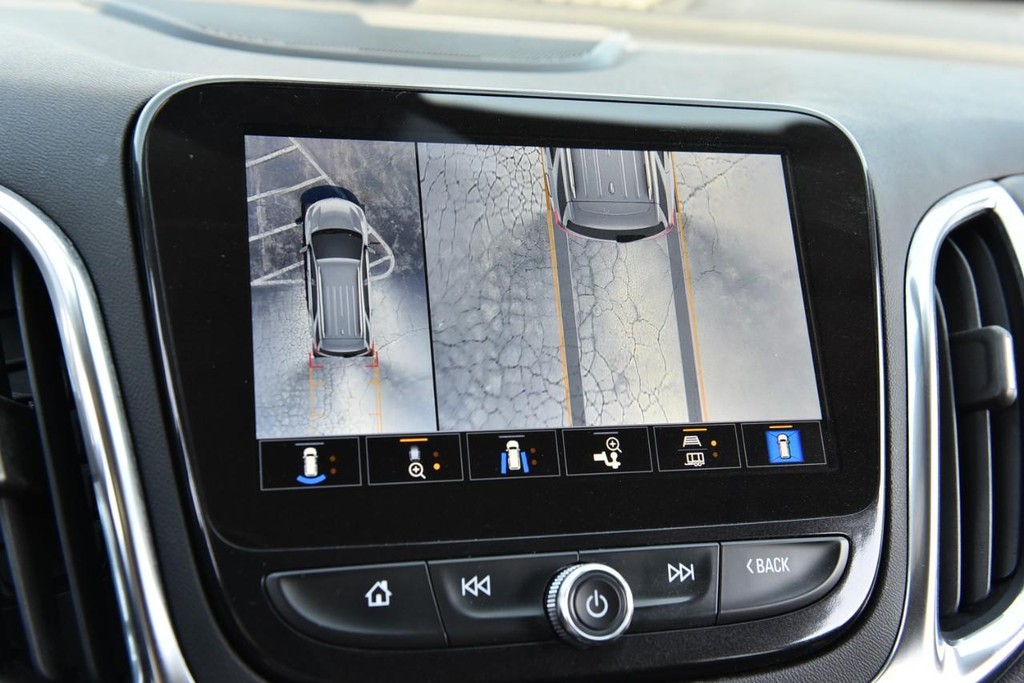 Chevrolet Equinox Vehicle Full-screen Gallery Image 15