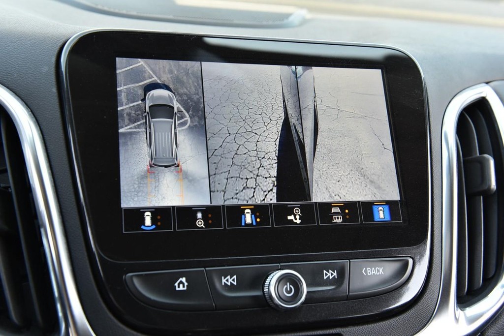 Chevrolet Equinox Vehicle Full-screen Gallery Image 16