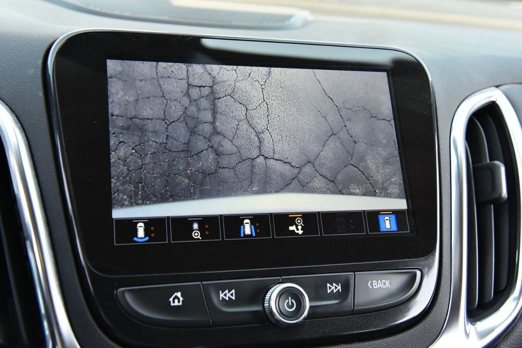 Chevrolet Equinox Vehicle Full-screen Gallery Image 17