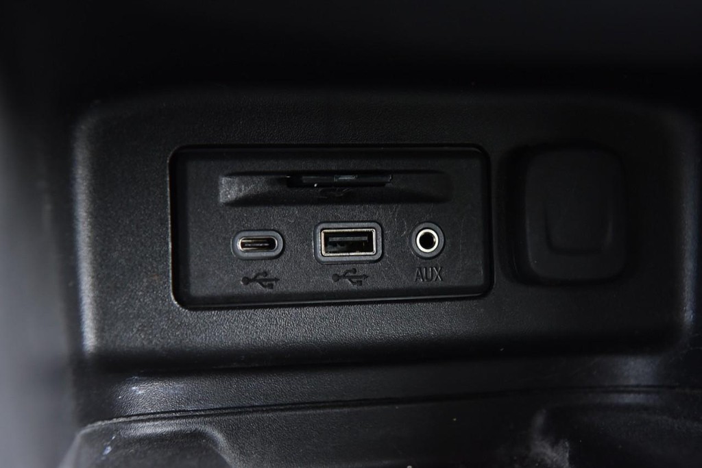 Chevrolet Equinox Vehicle Full-screen Gallery Image 20