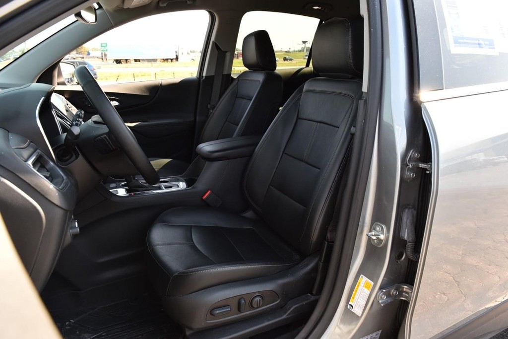 Chevrolet Equinox Vehicle Full-screen Gallery Image 24