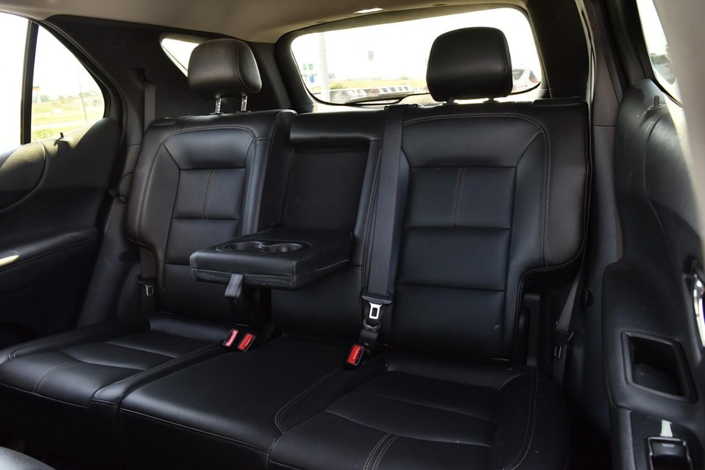 Chevrolet Equinox Vehicle Full-screen Gallery Image 26