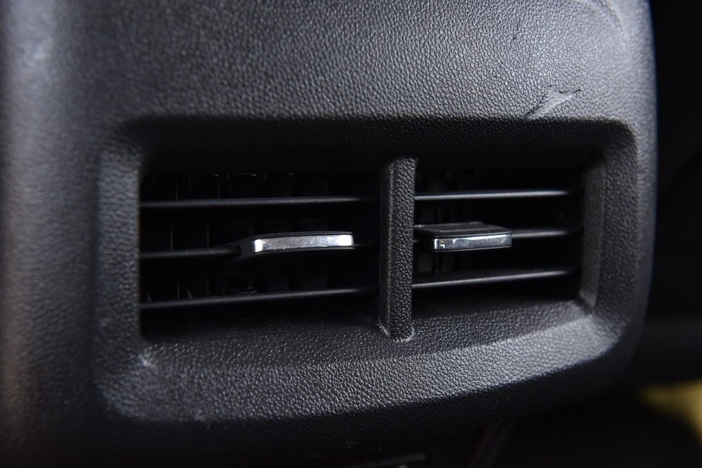 Chevrolet Equinox Vehicle Full-screen Gallery Image 27