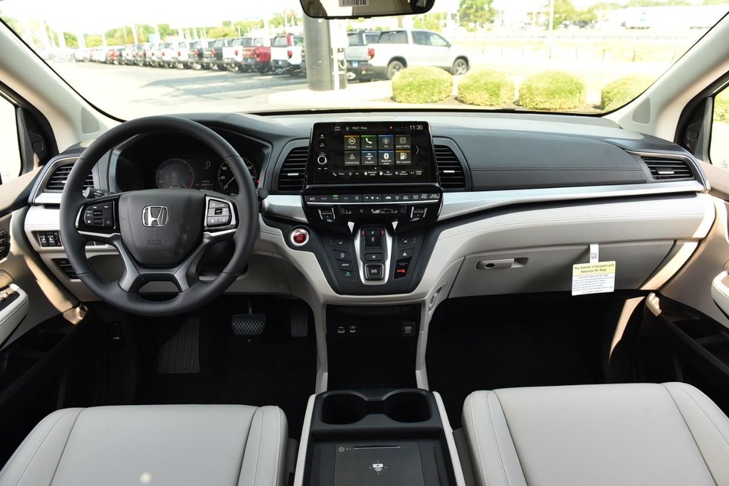 Honda Odyssey Vehicle Full-screen Gallery Image 7