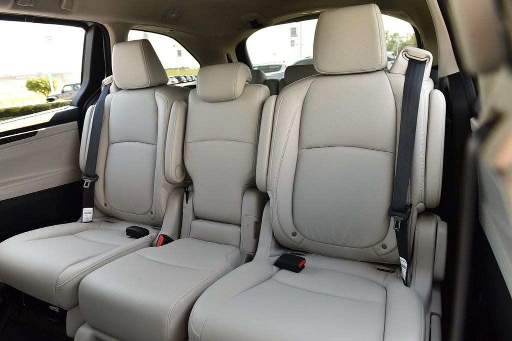 Honda Odyssey Vehicle Full-screen Gallery Image 26