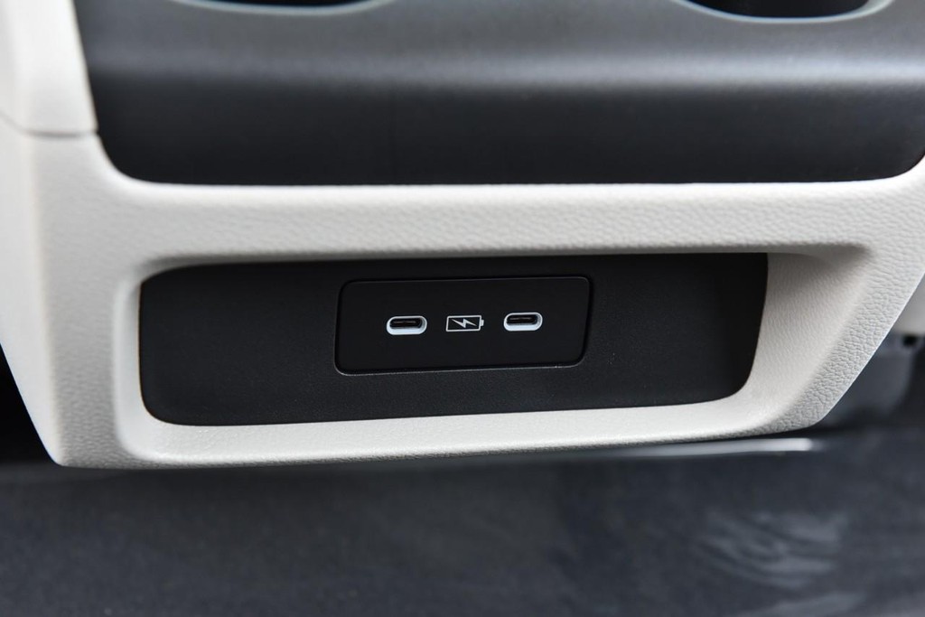 Honda Odyssey Vehicle Full-screen Gallery Image 28