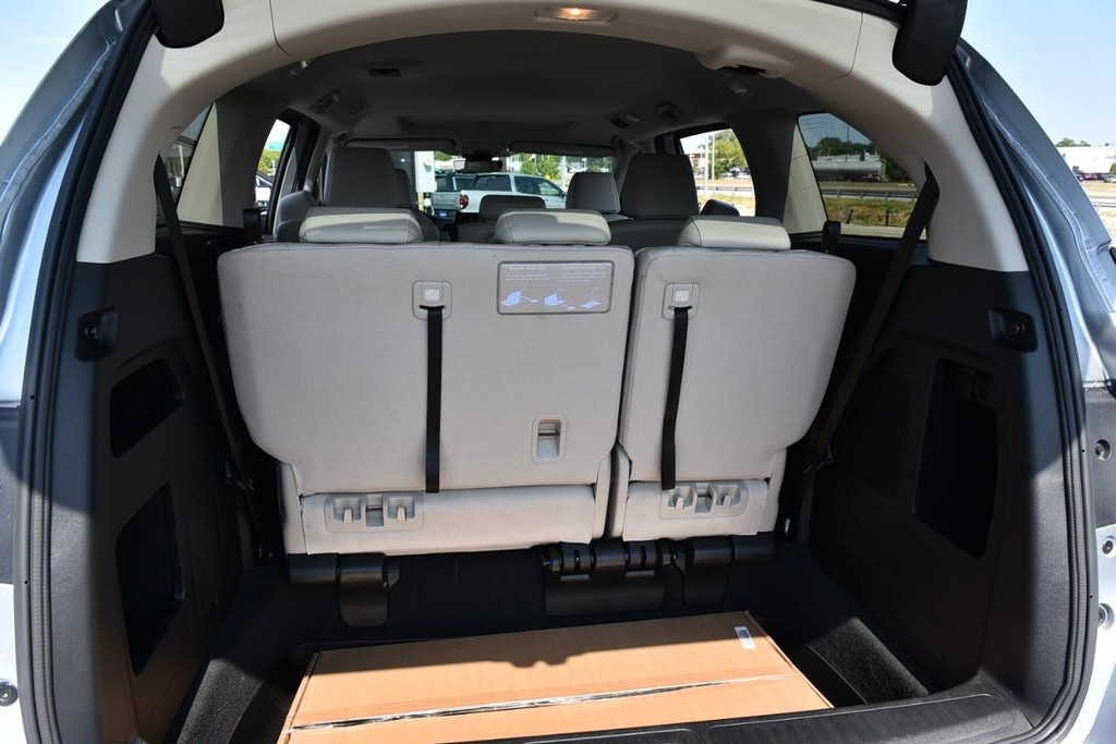 Honda Odyssey Vehicle Full-screen Gallery Image 31
