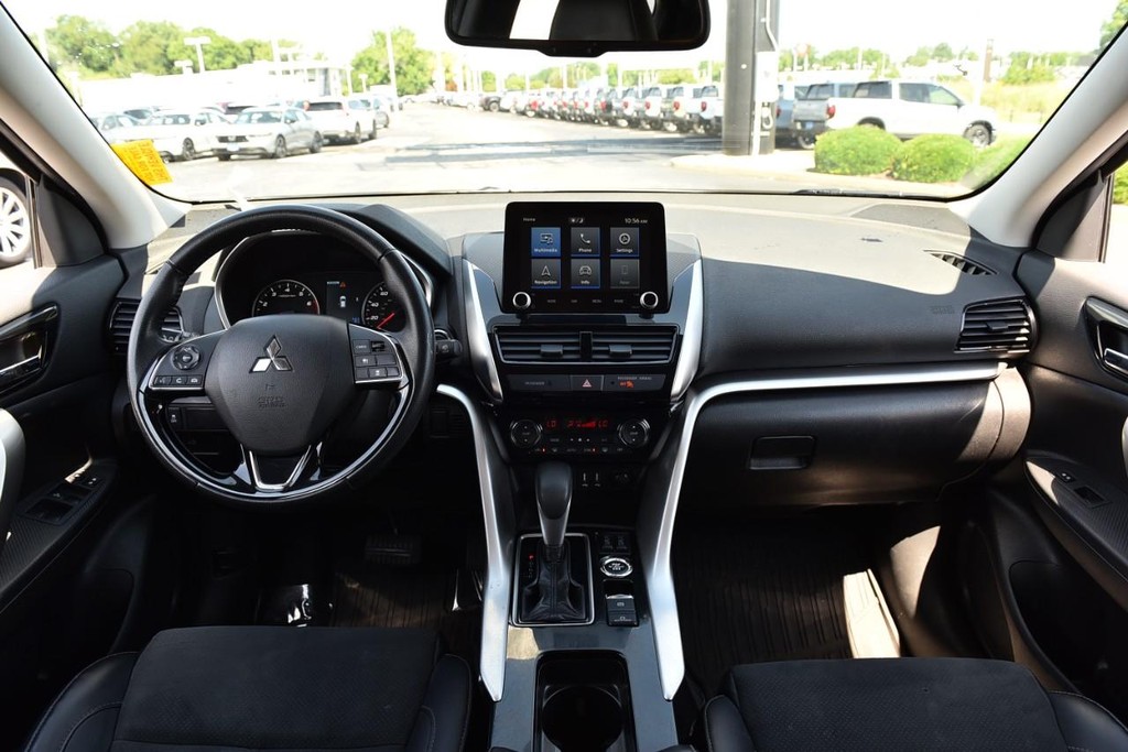 Mitsubishi Eclipse Cross Vehicle Full-screen Gallery Image 7