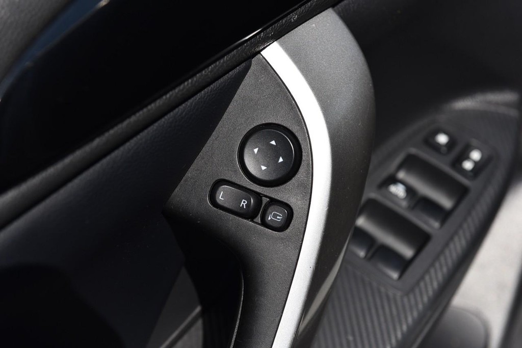 Mitsubishi Eclipse Cross Vehicle Full-screen Gallery Image 8