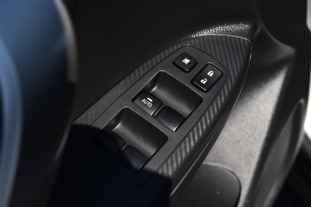 Mitsubishi Eclipse Cross Vehicle Full-screen Gallery Image 9