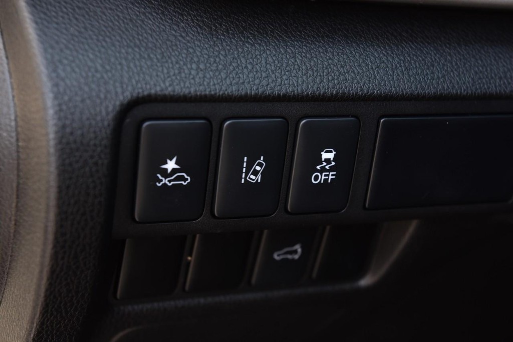 Mitsubishi Eclipse Cross Vehicle Full-screen Gallery Image 11