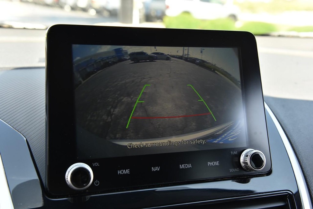 Mitsubishi Eclipse Cross Vehicle Full-screen Gallery Image 13