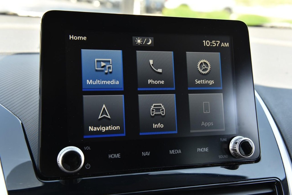 Mitsubishi Eclipse Cross Vehicle Full-screen Gallery Image 14