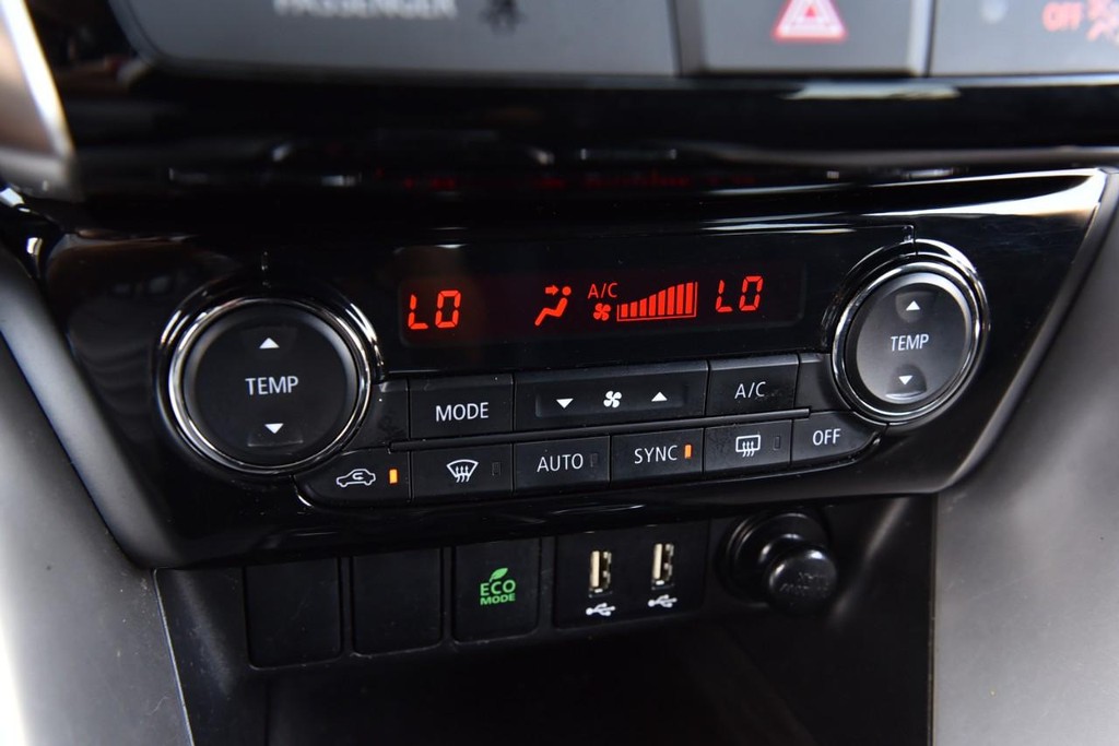 Mitsubishi Eclipse Cross Vehicle Full-screen Gallery Image 15