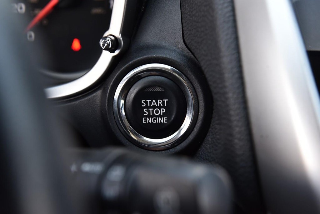 Mitsubishi Eclipse Cross Vehicle Full-screen Gallery Image 18
