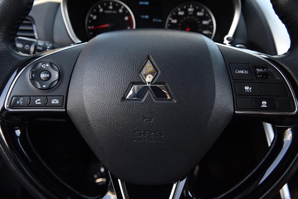 Mitsubishi Eclipse Cross Vehicle Full-screen Gallery Image 19