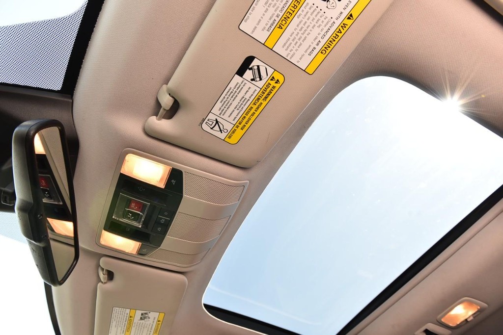 Mitsubishi Eclipse Cross Vehicle Full-screen Gallery Image 22