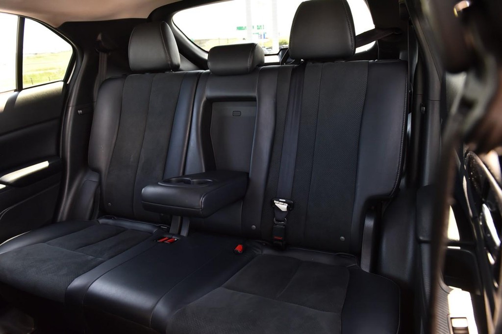 Mitsubishi Eclipse Cross Vehicle Full-screen Gallery Image 23