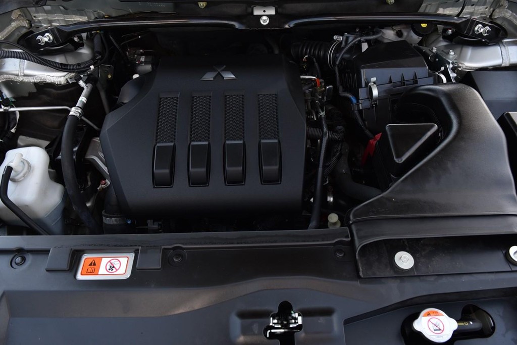Mitsubishi Eclipse Cross Vehicle Full-screen Gallery Image 28