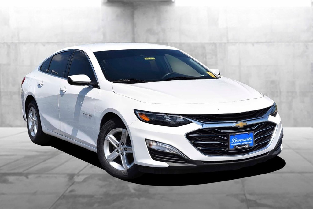 Chevrolet Malibu Vehicle Full-screen Gallery Image 02
