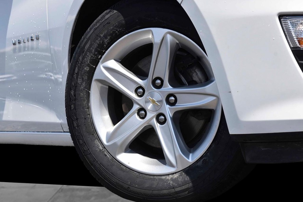 Chevrolet Malibu Vehicle Full-screen Gallery Image 03