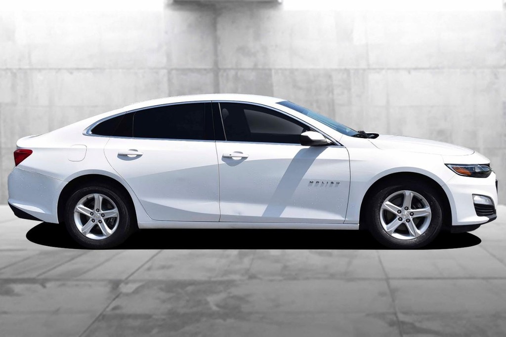 Chevrolet Malibu Vehicle Full-screen Gallery Image 05