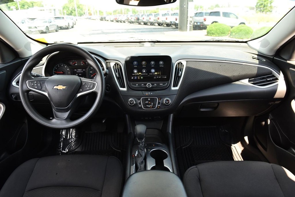 Chevrolet Malibu Vehicle Full-screen Gallery Image 07