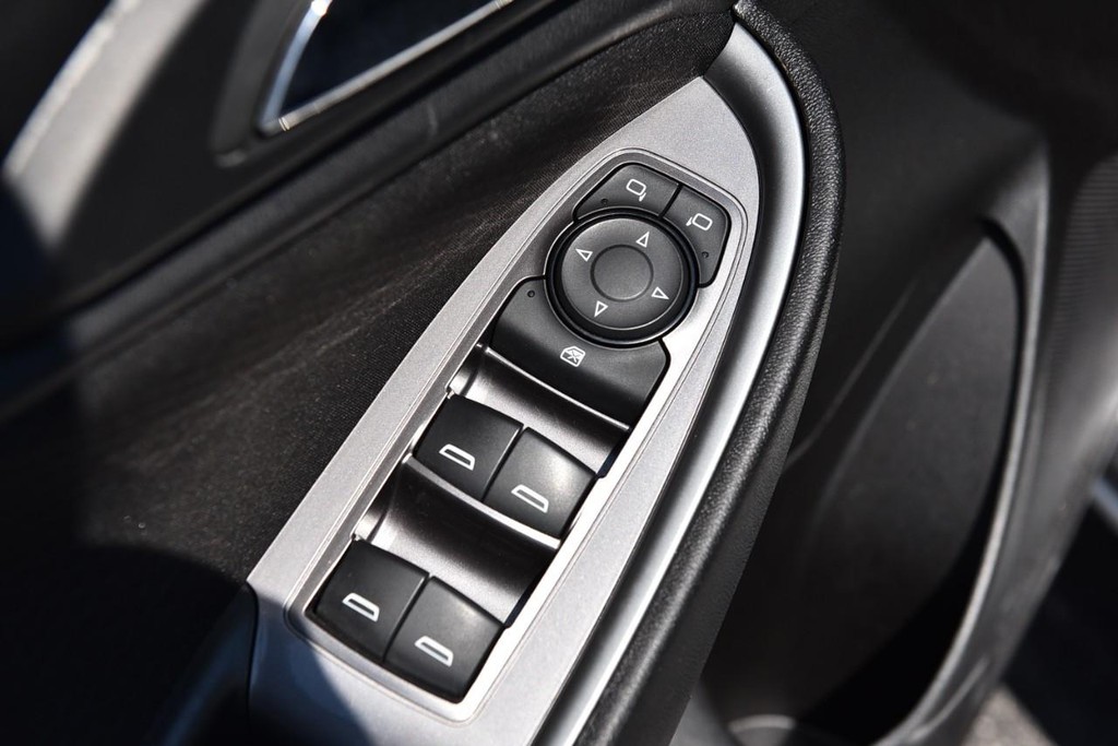Chevrolet Malibu Vehicle Full-screen Gallery Image 08