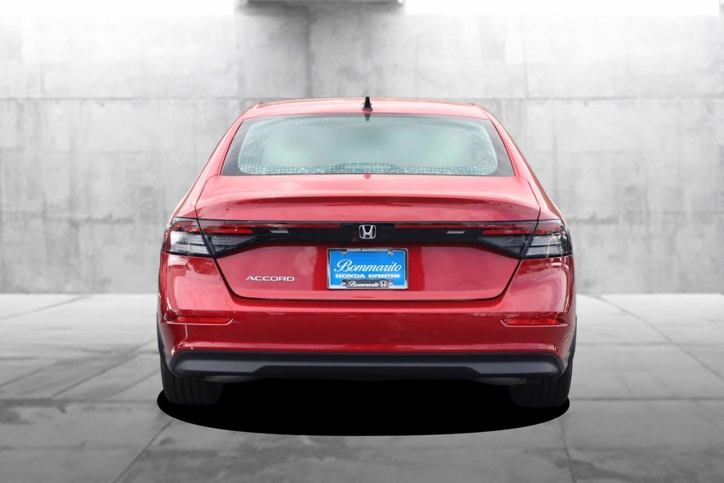 Honda Accord Sedan Vehicle Full-screen Gallery Image 6