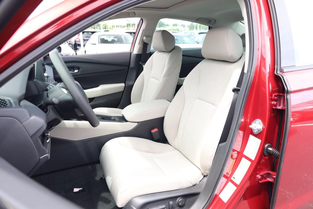 Honda Accord Sedan Vehicle Full-screen Gallery Image 8