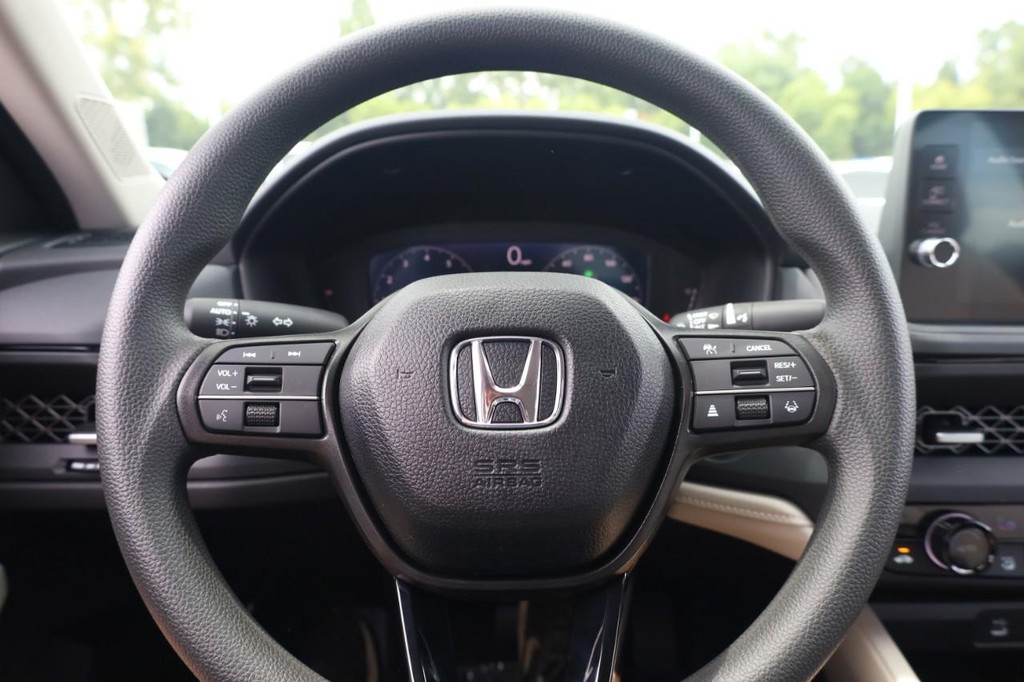 Honda Accord Sedan Vehicle Full-screen Gallery Image 9