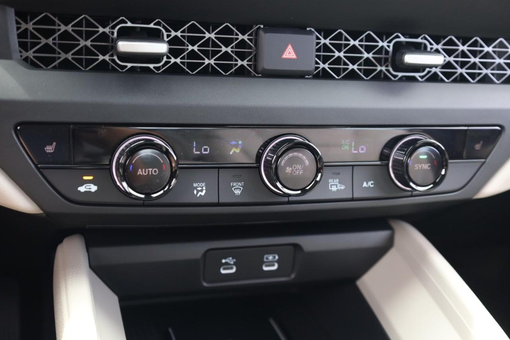 Honda Accord Sedan Vehicle Full-screen Gallery Image 13