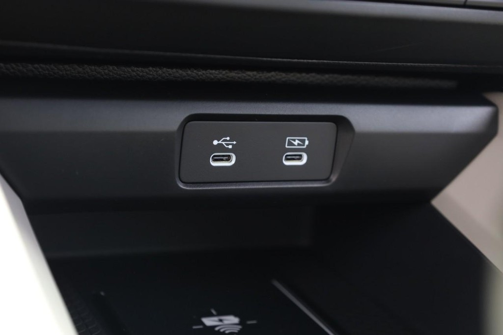 Honda Accord Sedan Vehicle Full-screen Gallery Image 14