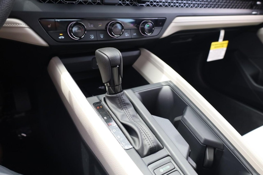 Honda Accord Sedan Vehicle Full-screen Gallery Image 15