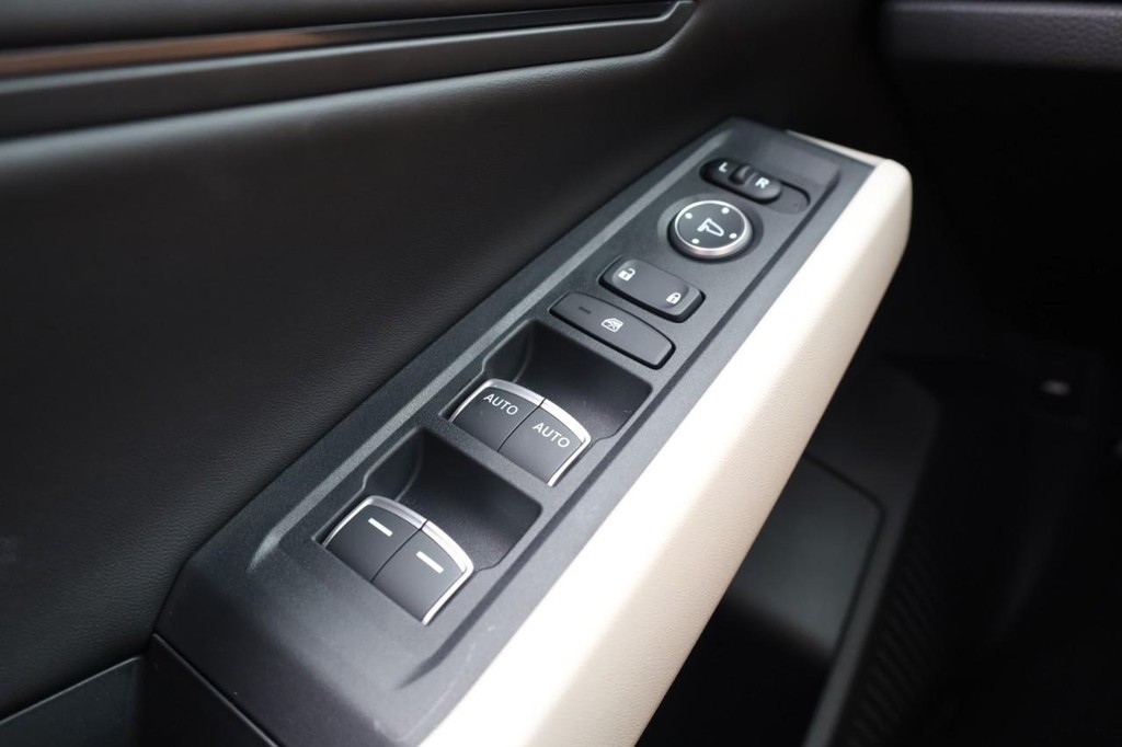 Honda Accord Sedan Vehicle Full-screen Gallery Image 17