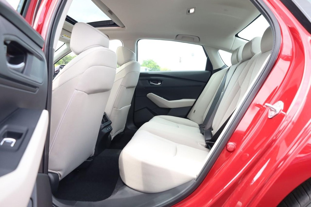 Honda Accord Sedan Vehicle Full-screen Gallery Image 20