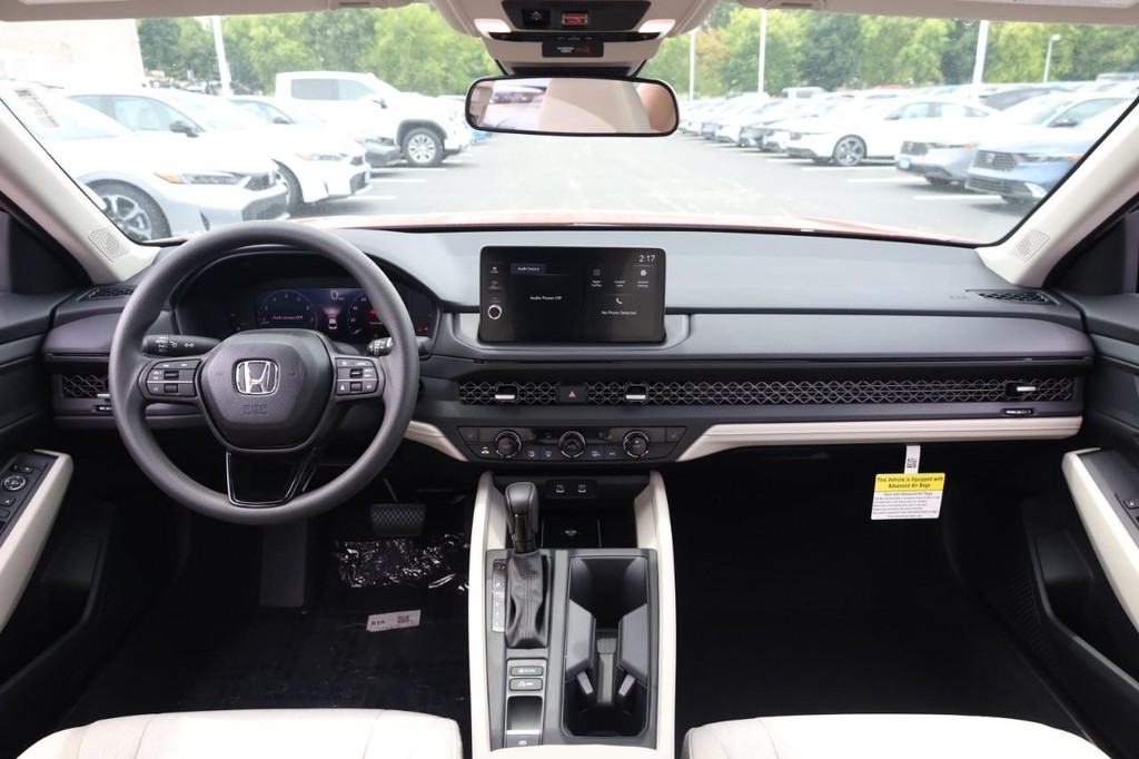 Honda Accord Sedan Vehicle Full-screen Gallery Image 21
