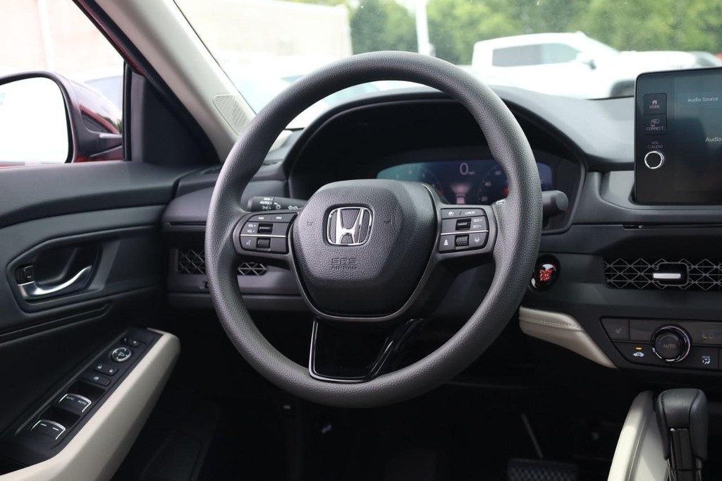 Honda Accord Sedan Vehicle Full-screen Gallery Image 22